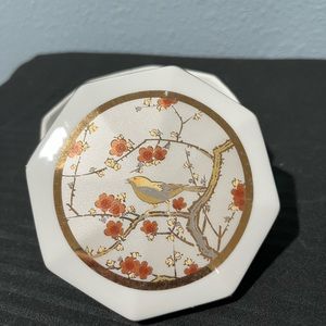 Trinket or powder box